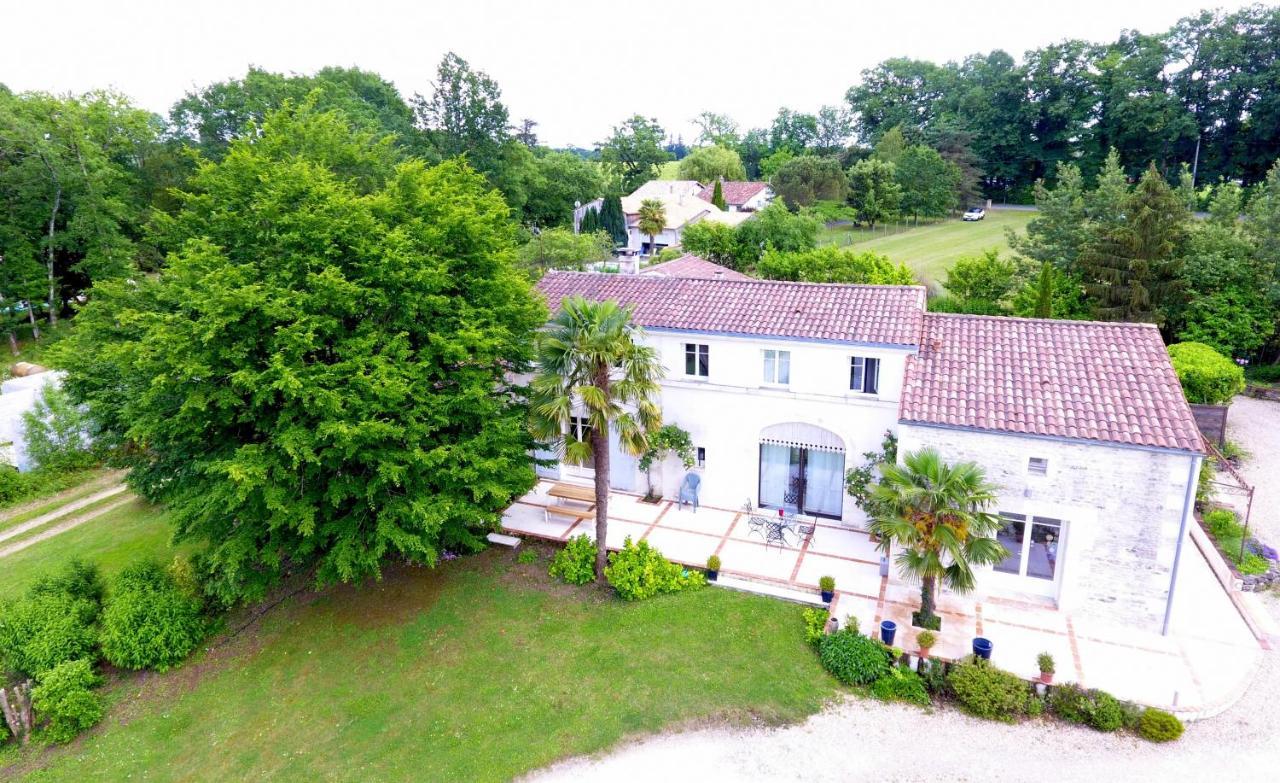 Le Logis De La Brumanderie - Saintes Fontcouverte  Eksteriør billede