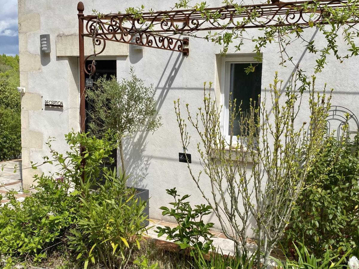 Le Logis De La Brumanderie - Saintes Fontcouverte  Eksteriør billede